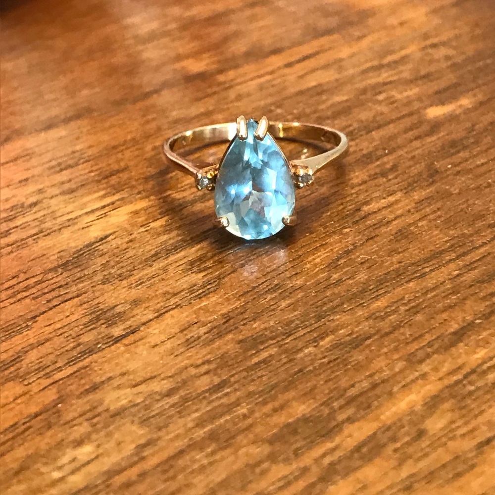 10KP gold aquamarine ring